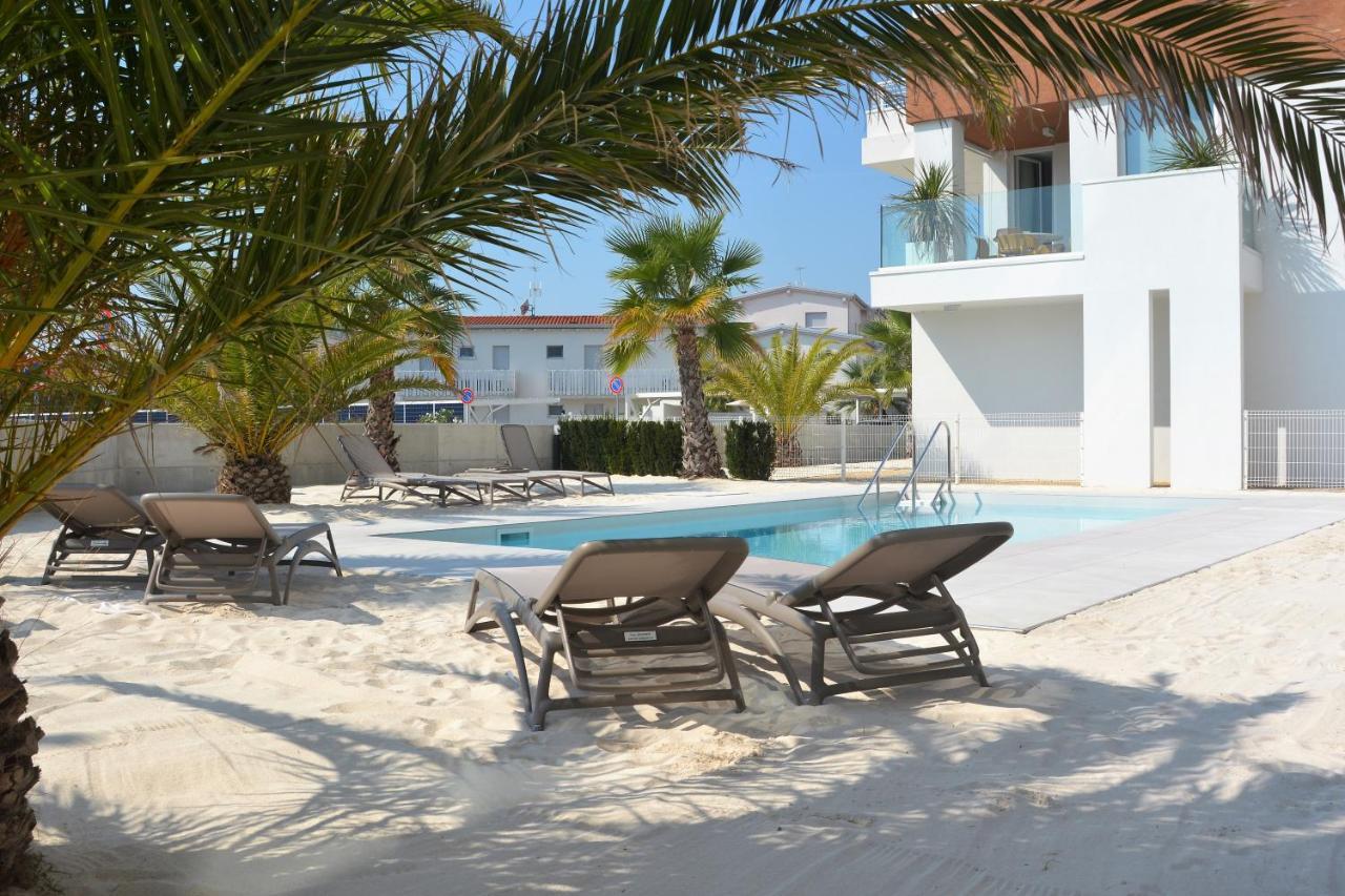 Sun Beach Residence Con Piscina - Piazza Brescia - Adria Holiday Jesolo - Family Apartments Exterior photo