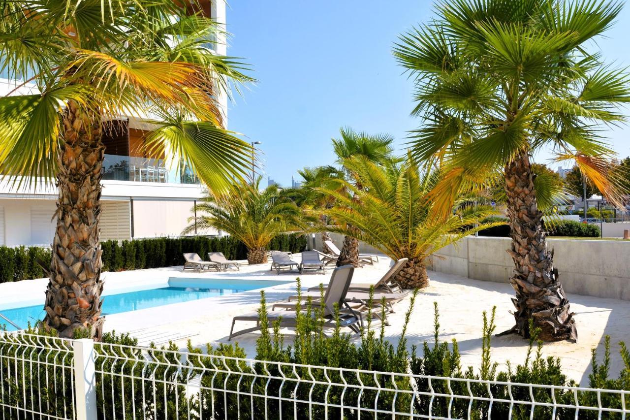 Sun Beach Residence Con Piscina - Piazza Brescia - Adria Holiday Jesolo - Family Apartments Exterior photo