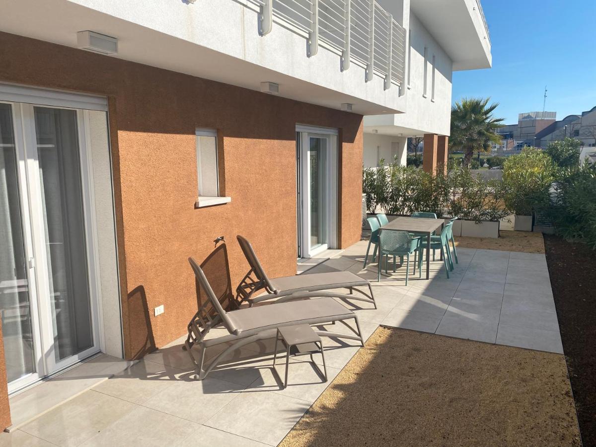 Sun Beach Residence Con Piscina - Piazza Brescia - Adria Holiday Jesolo - Family Apartments Exterior photo