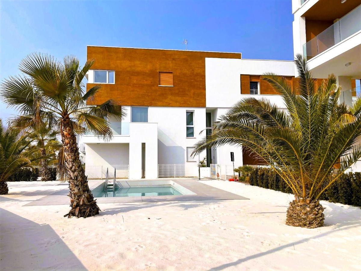 Sun Beach Residence Con Piscina - Piazza Brescia - Adria Holiday Jesolo - Family Apartments Exterior photo