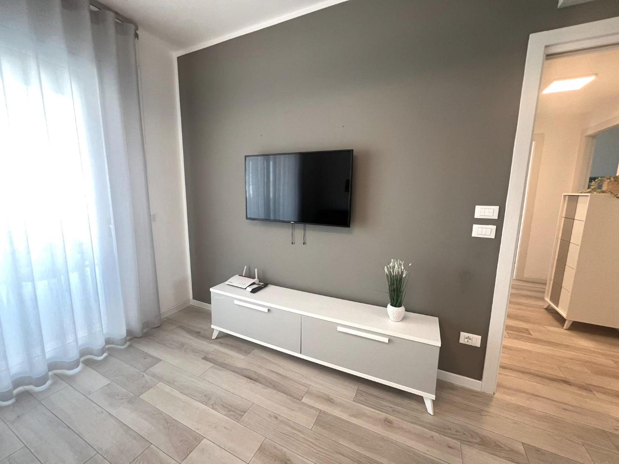 Sun Beach Residence Con Piscina - Piazza Brescia - Adria Holiday Jesolo - Family Apartments Room photo