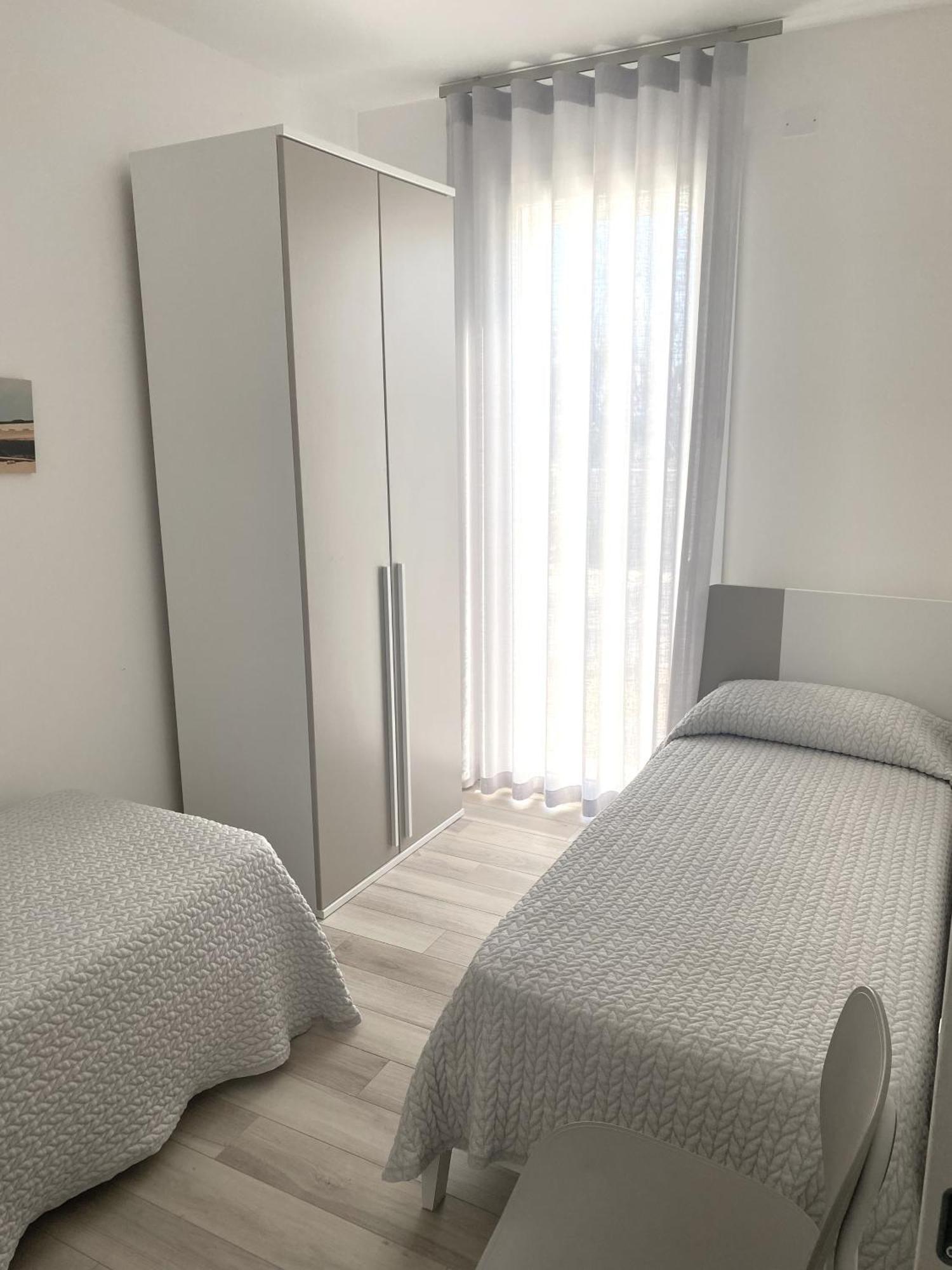 Sun Beach Residence Con Piscina - Piazza Brescia - Adria Holiday Jesolo - Family Apartments Exterior photo