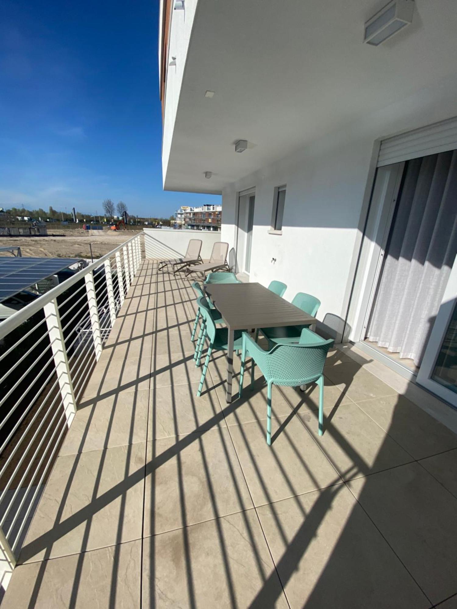 Sun Beach Residence Con Piscina - Piazza Brescia - Adria Holiday Jesolo - Family Apartments Exterior photo