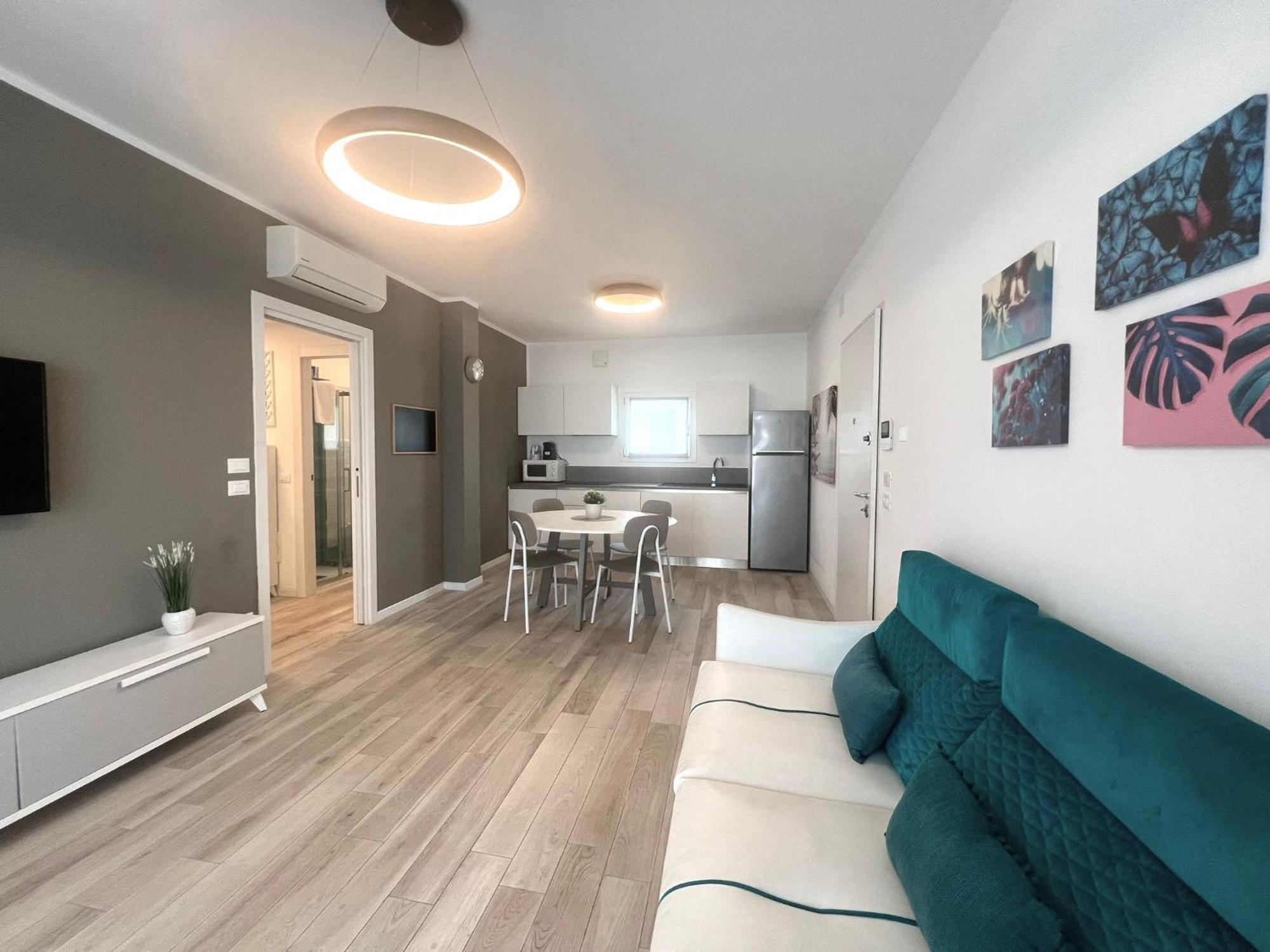 Sun Beach Residence Con Piscina - Piazza Brescia - Adria Holiday Jesolo - Family Apartments Room photo