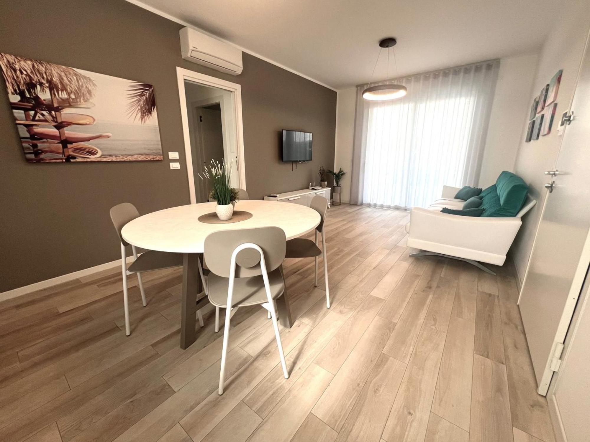 Sun Beach Residence Con Piscina - Piazza Brescia - Adria Holiday Jesolo - Family Apartments Exterior photo