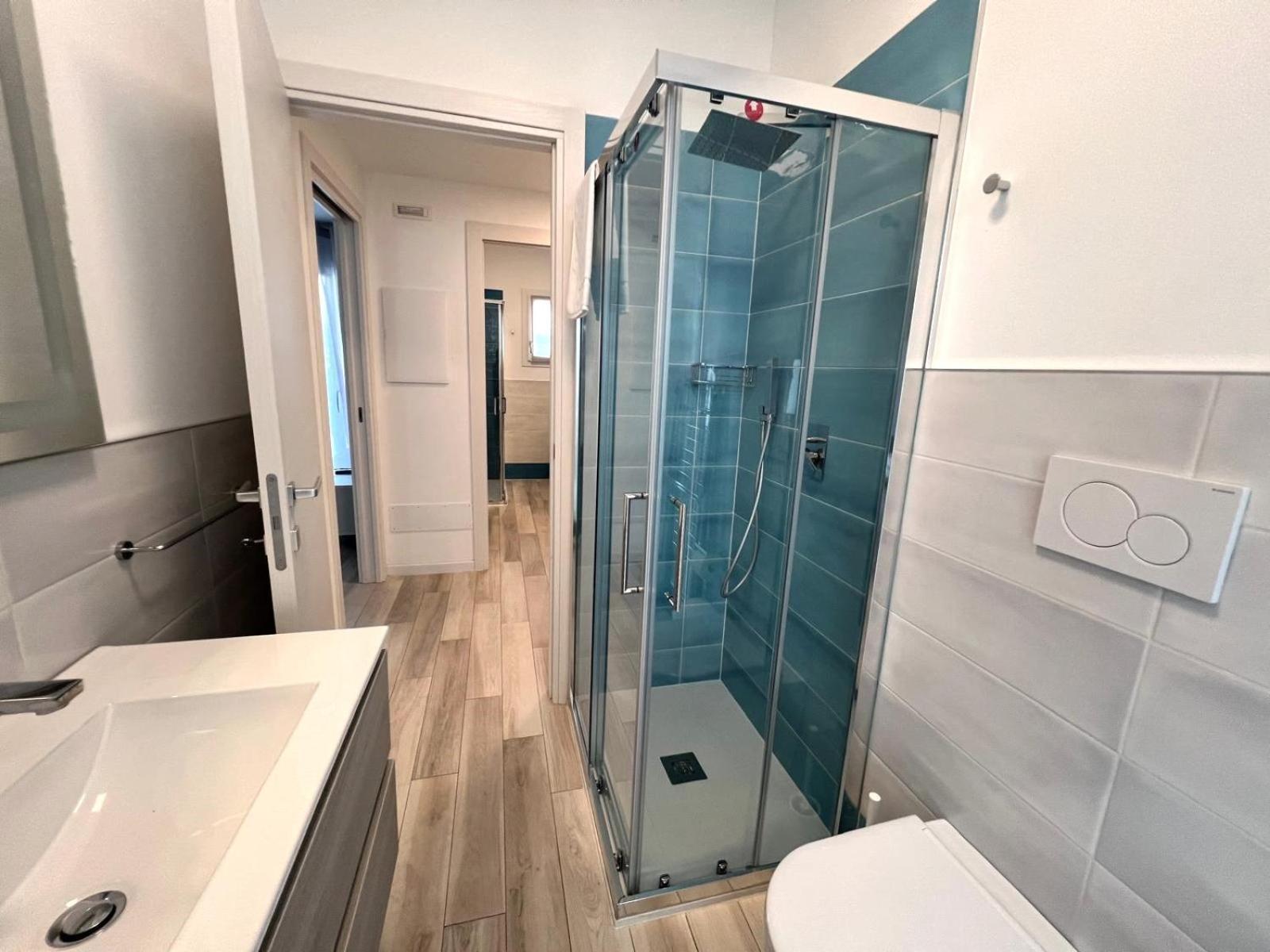 Sun Beach Residence Con Piscina - Piazza Brescia - Adria Holiday Jesolo - Family Apartments Room photo