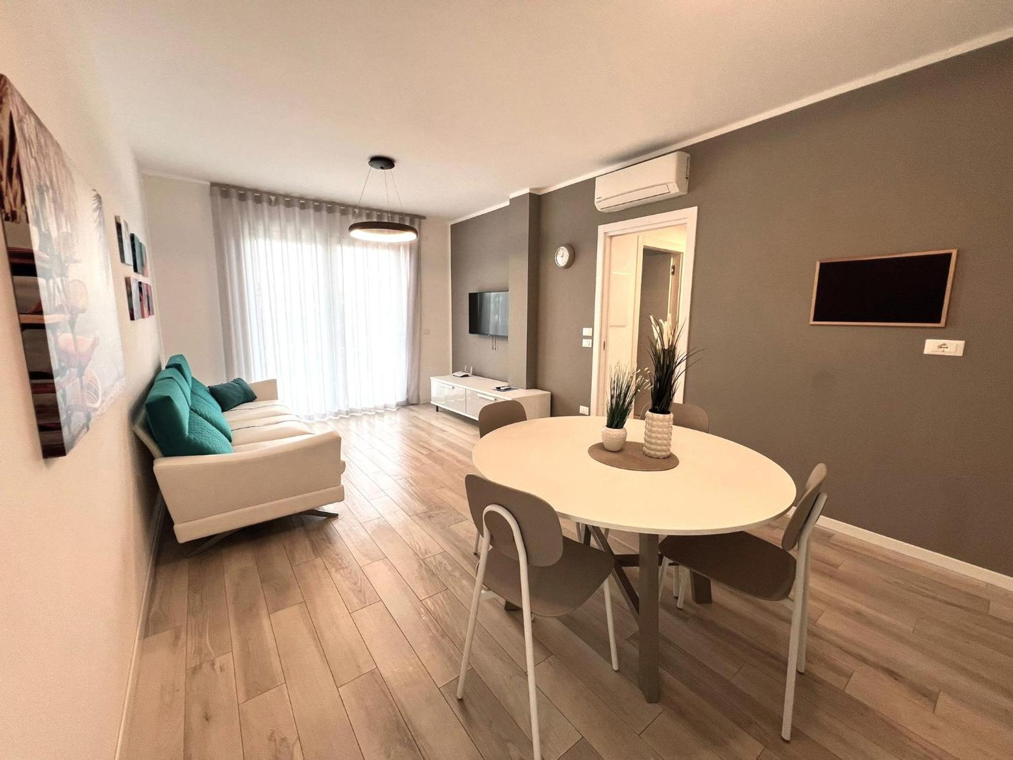 Sun Beach Residence Con Piscina - Piazza Brescia - Adria Holiday Jesolo - Family Apartments Room photo
